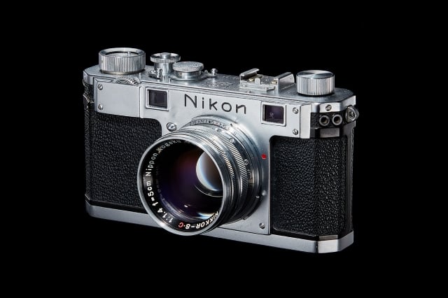 日本光学工業㈱が戦後に平和品へ転向し、初めて設計・製造したレンジファインダー機がニコンSシリーズだ。